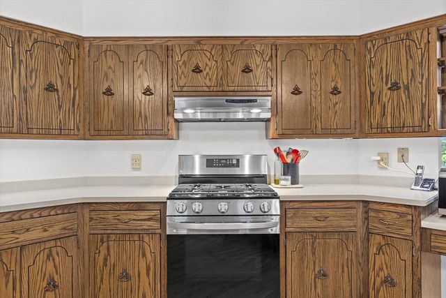 W311S8635 Cherokee PASS, Mukwonago, WI 53149