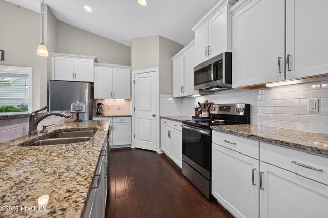 421 Island End Court, Wilmington, NC 28412