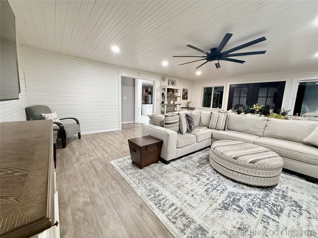 400 N Cherokee Street, Kansas, OK 74347