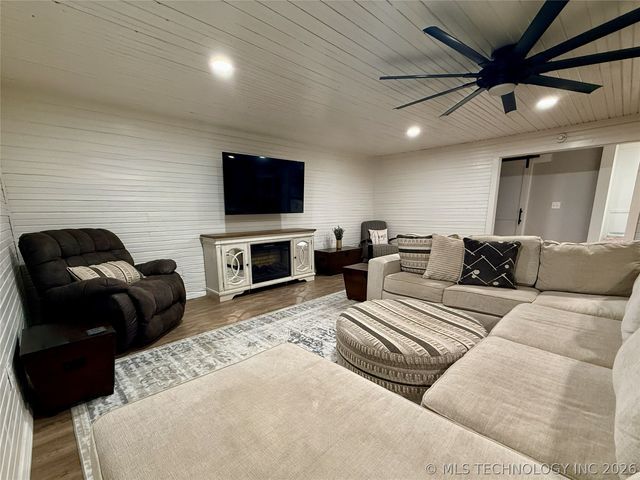 400 N Cherokee Street, Kansas, OK 74347