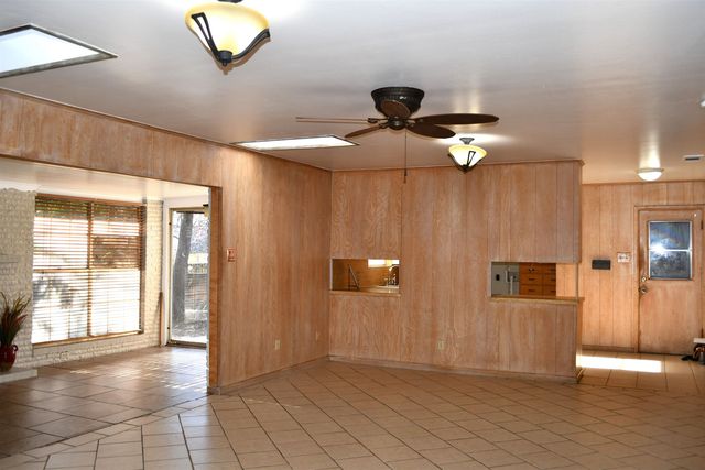 1913 Franklin Dr, Longview, TX 75601