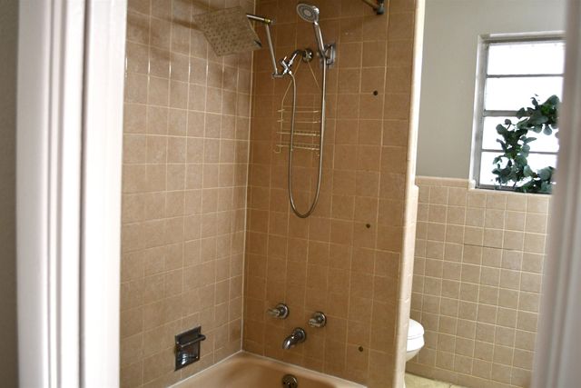 1913 Franklin Dr, Longview, TX 75601