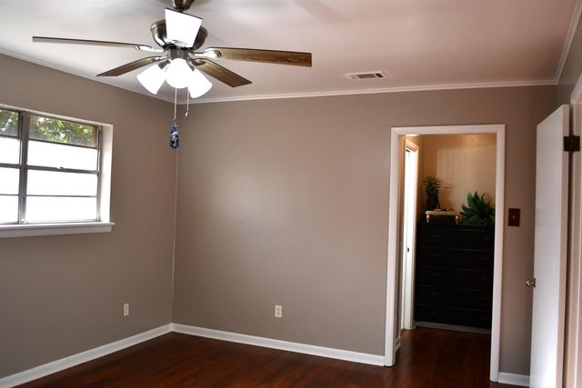 1913 Franklin Dr, Longview, TX 75601