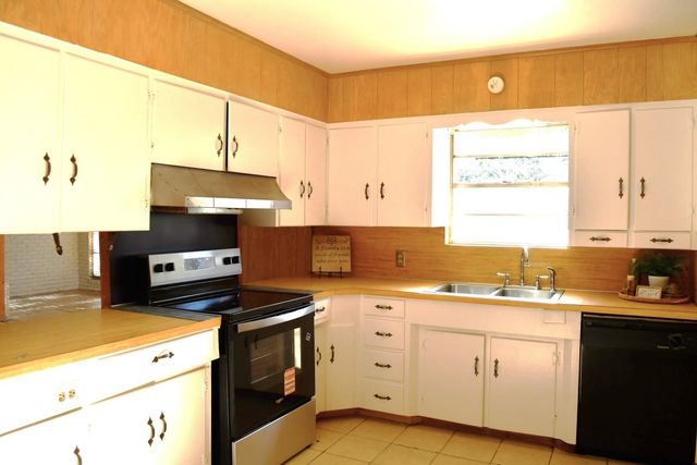 1913 Franklin Dr, Longview, TX 75601