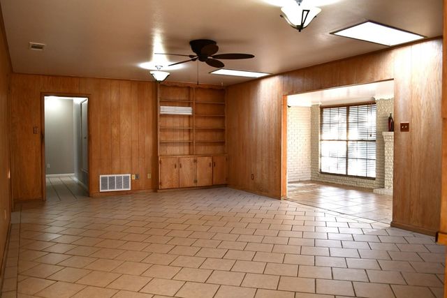 1913 Franklin Dr, Longview, TX 75601