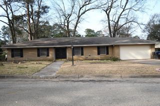 1913 Franklin Dr, Longview, TX 75601