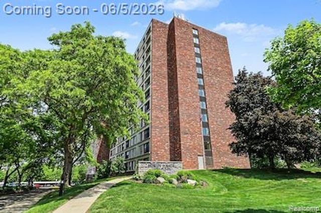 21800 Morley Avenue 911, Dearborn, MI 48124