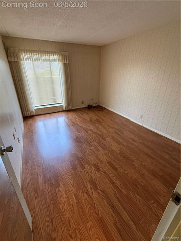 21800 Morley Avenue 911, Dearborn, MI 48124