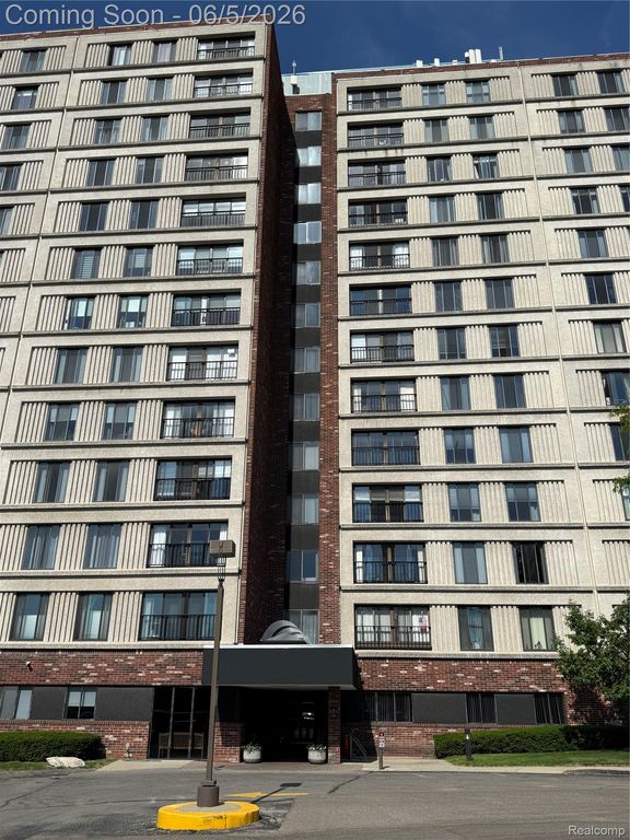 21800 Morley Avenue 911, Dearborn, MI 48124