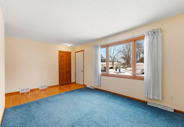 205 Linden Place S, Northfield, MN 55057