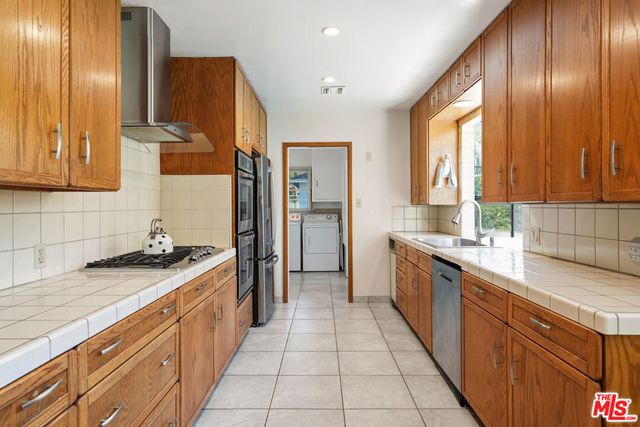 416 Coutin Lane, Glendale, CA 91206