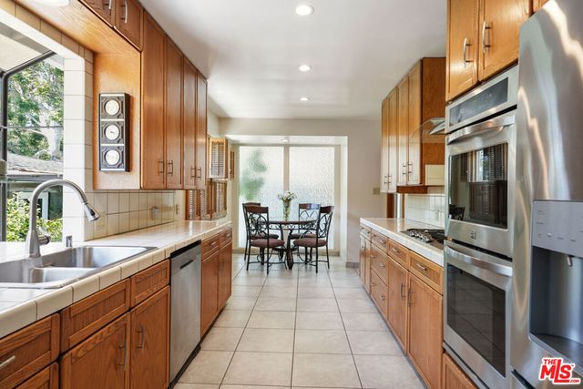 416 Coutin Lane, Glendale, CA 91206