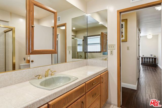 416 Coutin Lane, Glendale, CA 91206
