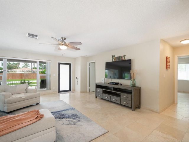 3134 Pierce Street, Hollywood, FL 33021