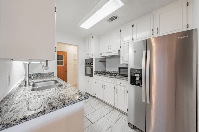 821 Prestwick Street, Bedford, TX 76022