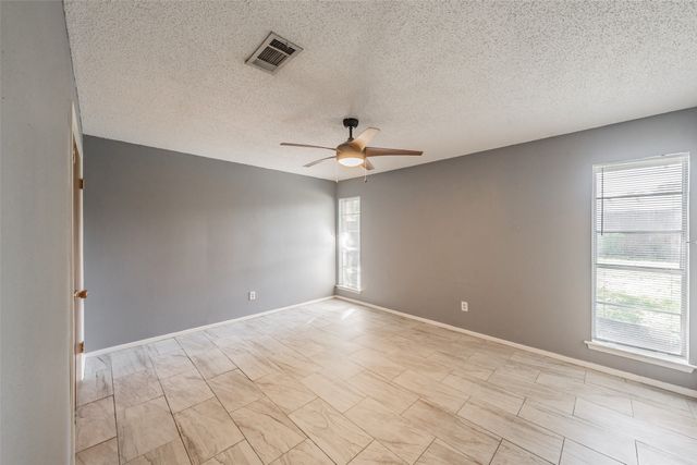 821 Prestwick Street, Bedford, TX 76022