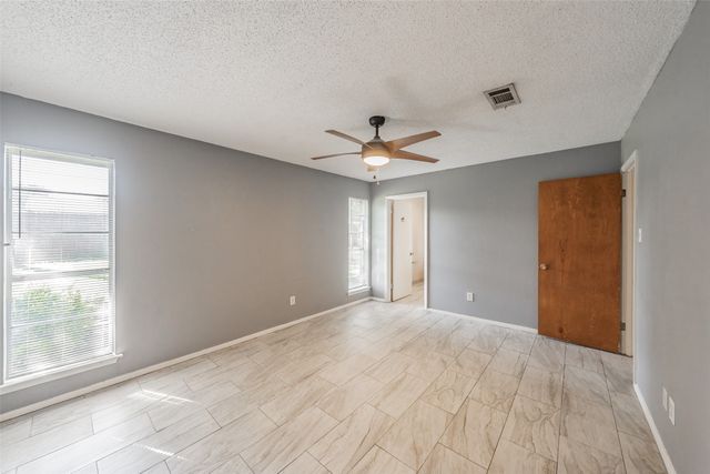 821 Prestwick Street, Bedford, TX 76022