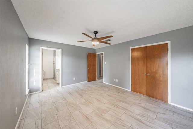 821 Prestwick Street, Bedford, TX 76022