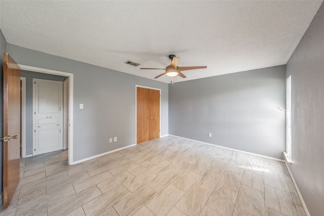 821 Prestwick Street, Bedford, TX 76022