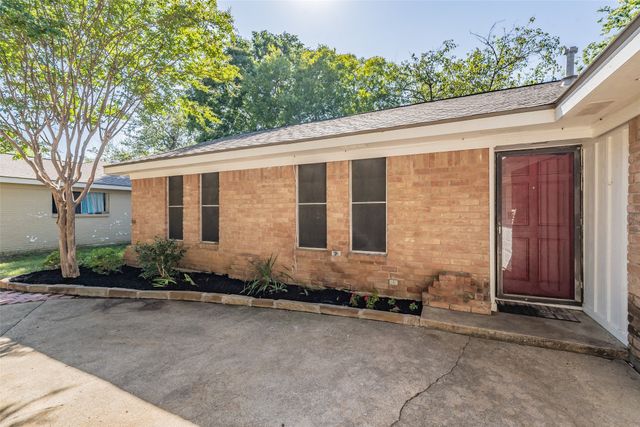 821 Prestwick Street, Bedford, TX 76022