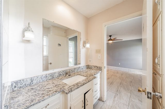 821 Prestwick Street, Bedford, TX 76022