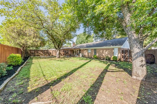 821 Prestwick Street, Bedford, TX 76022