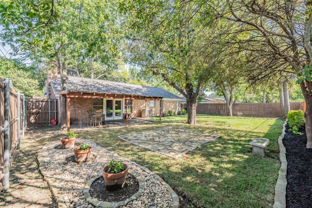 821 Prestwick Street, Bedford, TX 76022