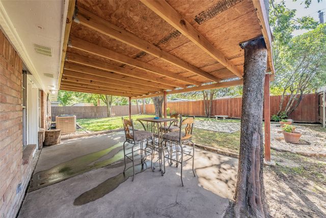 821 Prestwick Street, Bedford, TX 76022