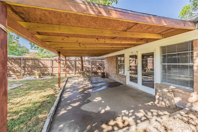 821 Prestwick Street, Bedford, TX 76022