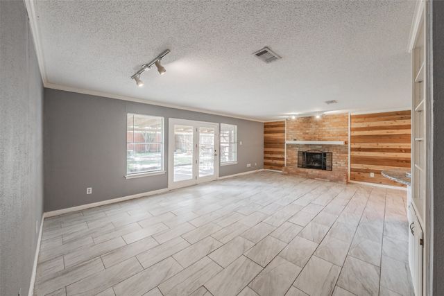 821 Prestwick Street, Bedford, TX 76022