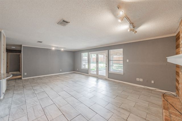 821 Prestwick Street, Bedford, TX 76022