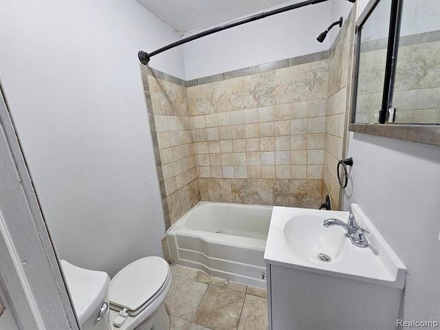 6828 Meadow Avenue, Warren, MI 48091