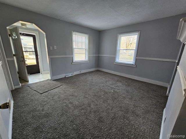 6828 Meadow Avenue, Warren, MI 48091