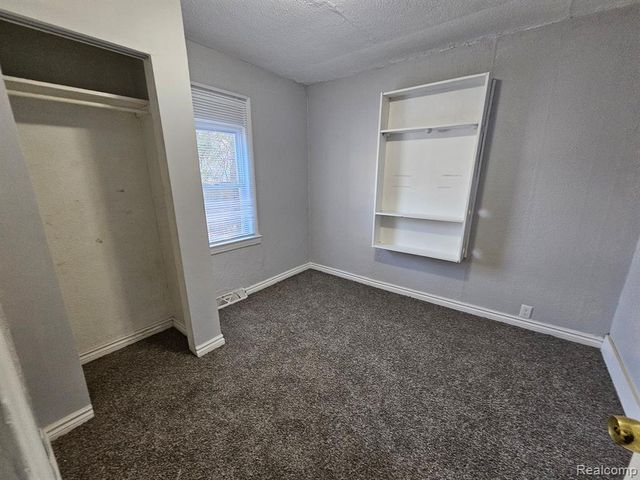 6828 Meadow Avenue, Warren, MI 48091