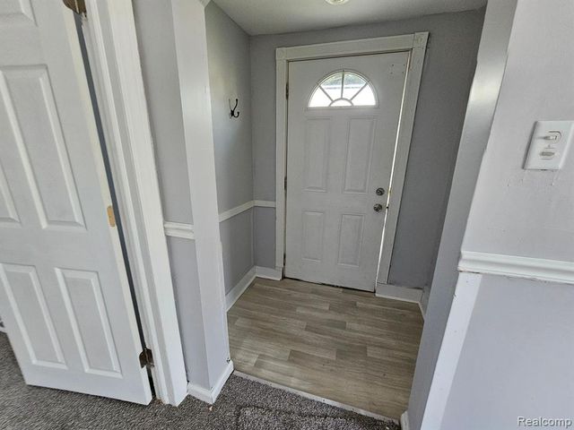 6828 Meadow Avenue, Warren, MI 48091