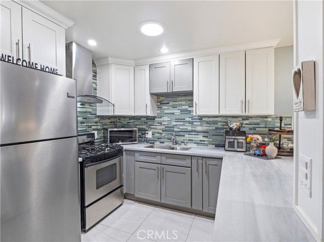 26835 Avenue Of The Oaks B, Newhall (santa Clarita), CA 91321