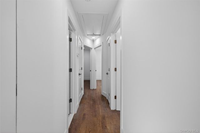 39 E Oakdale Street, Bay Shore, NY 11706