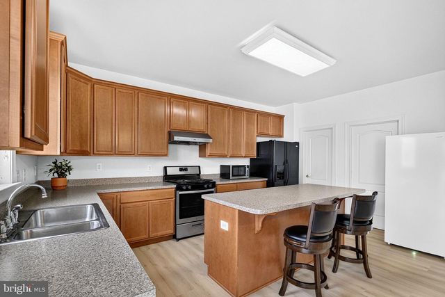 58 MEADOW RUN RD, Bordentown, NJ 08505