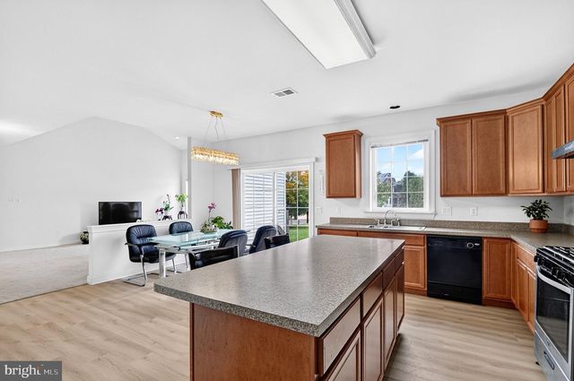 58 MEADOW RUN RD, Bordentown, NJ 08505
