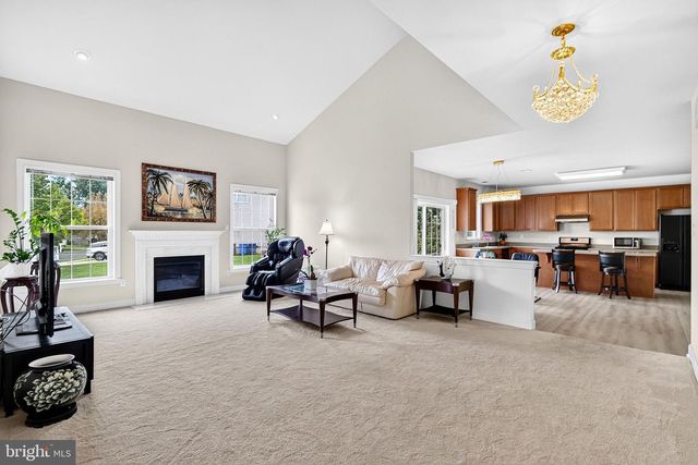 58 MEADOW RUN RD, Bordentown, NJ 08505