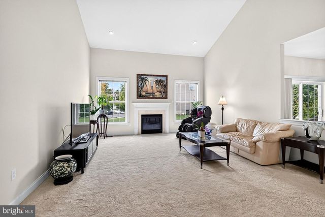 58 MEADOW RUN RD, Bordentown, NJ 08505