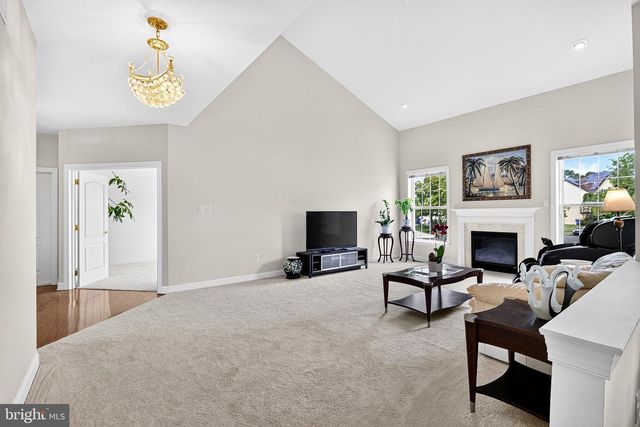 58 MEADOW RUN RD, Bordentown, NJ 08505