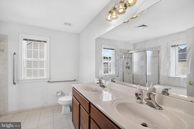 58 MEADOW RUN RD, Bordentown, NJ 08505