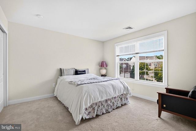 58 MEADOW RUN RD, Bordentown, NJ 08505