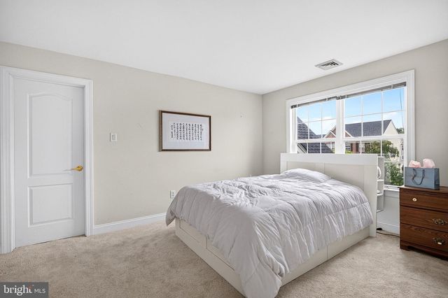 58 MEADOW RUN RD, Bordentown, NJ 08505