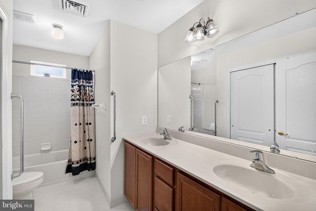 58 MEADOW RUN RD, Bordentown, NJ 08505