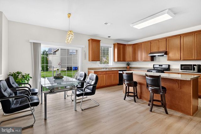 58 MEADOW RUN RD, Bordentown, NJ 08505