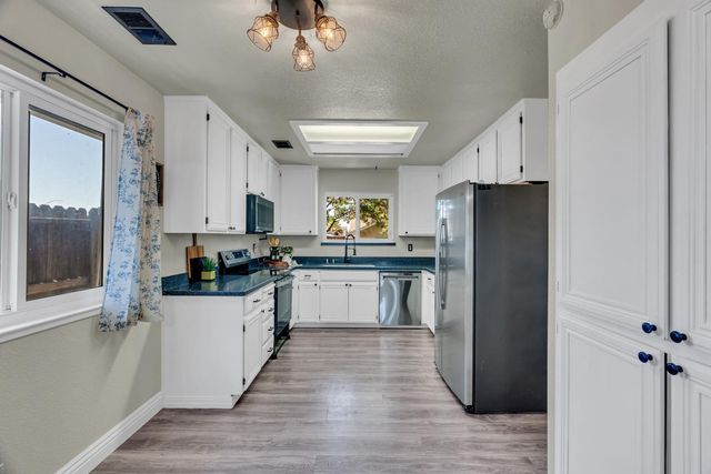 344 Ventanas Ave, Oakdale, CA 95361
