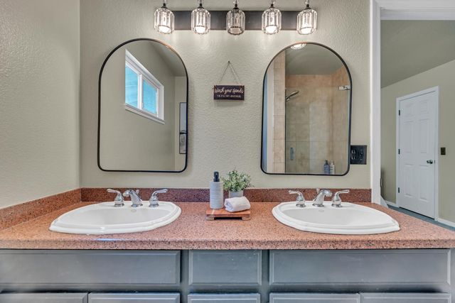344 Ventanas Ave, Oakdale, CA 95361