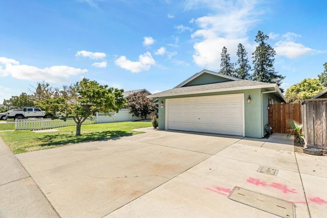 344 Ventanas Ave, Oakdale, CA 95361